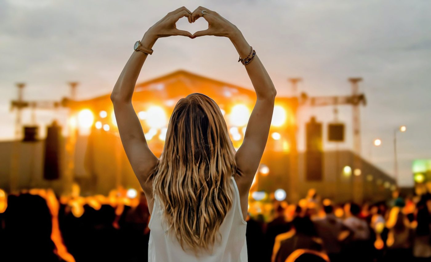 Live music can synchronize the heartbeats of the audience