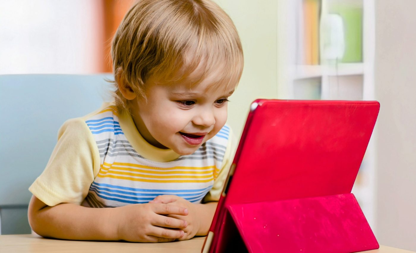 Kids with too much screen time struggle to gain language skills