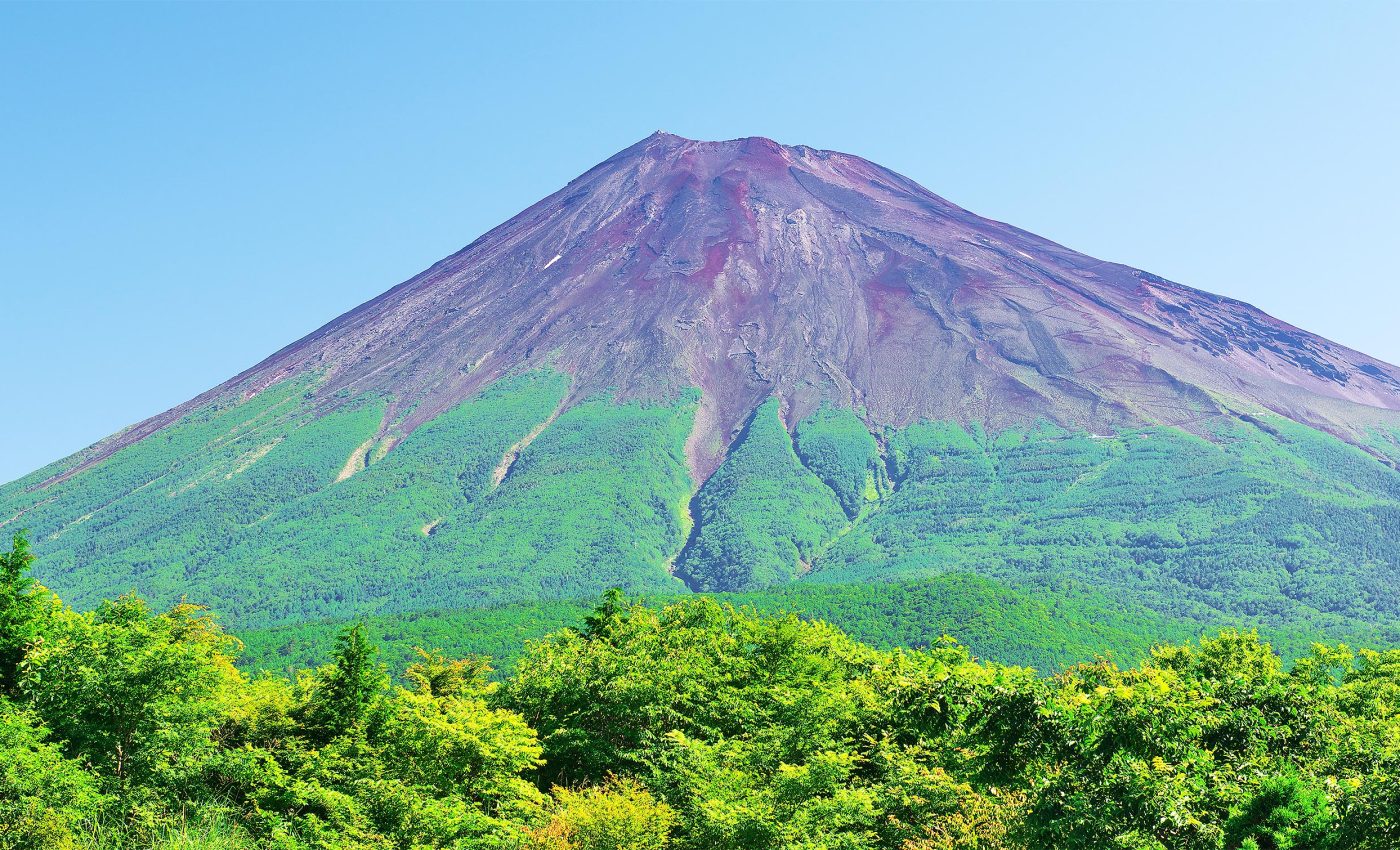 Mount Fuji has no snow for the first time in 130 years