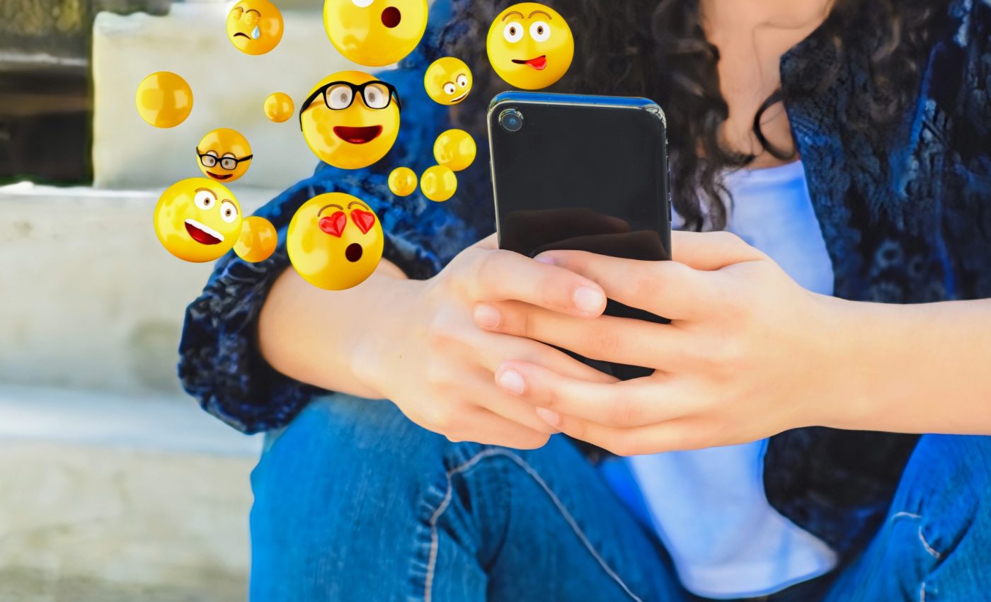 How you send and use emojis explains your attachment style