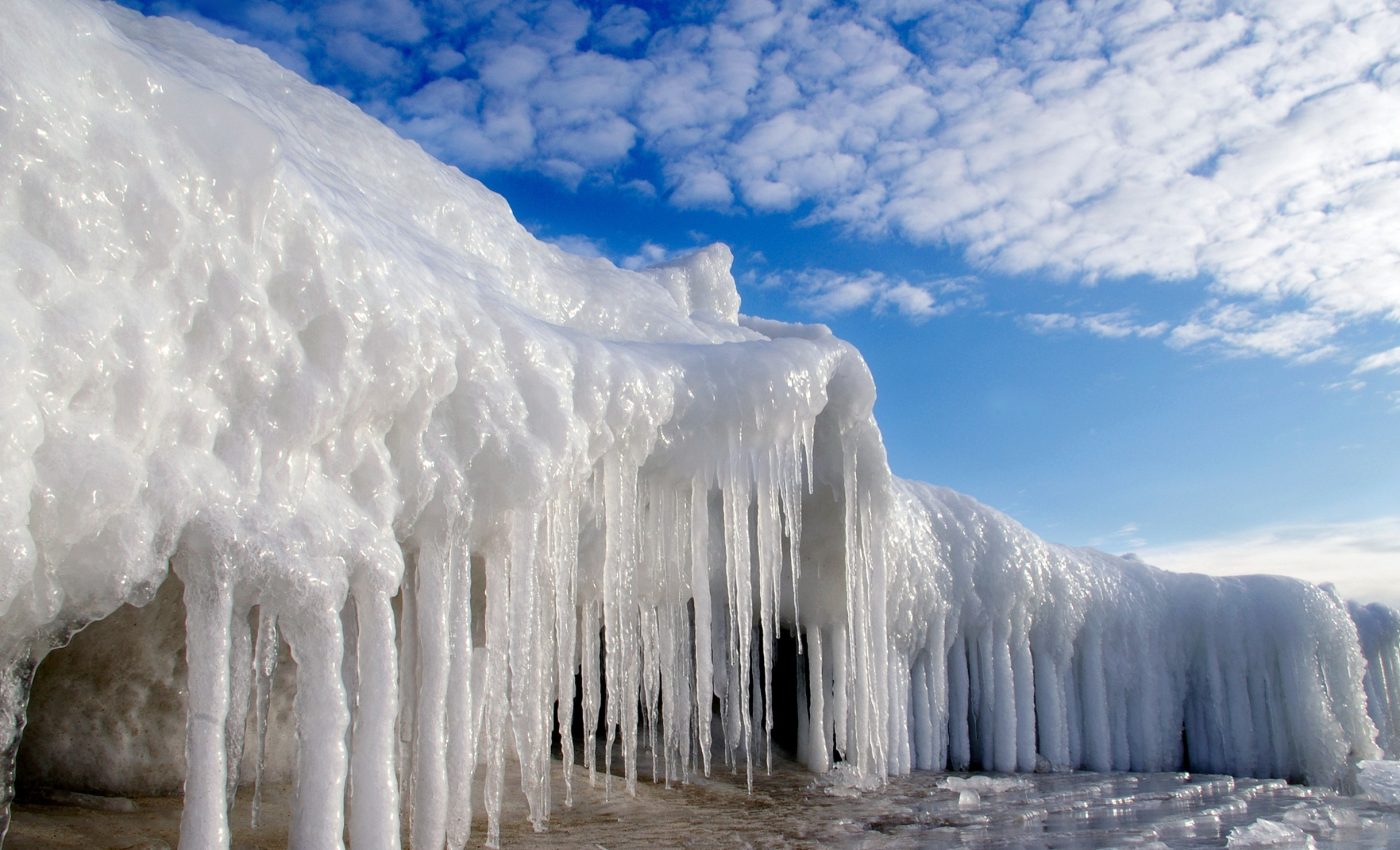 Antarctic ice sheet patterns point to rapid melting risks