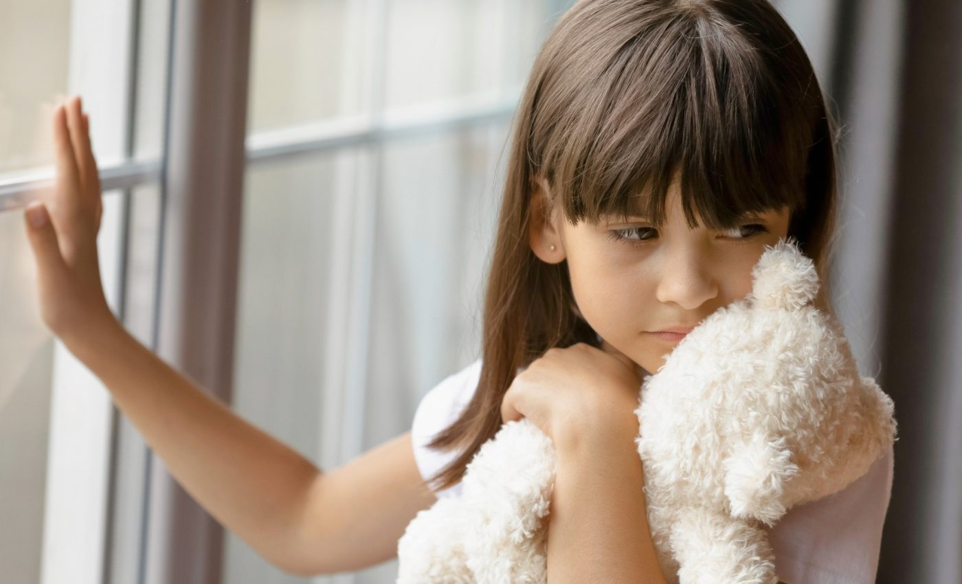 Childhood maltreatment speeds up aging and alters behavior