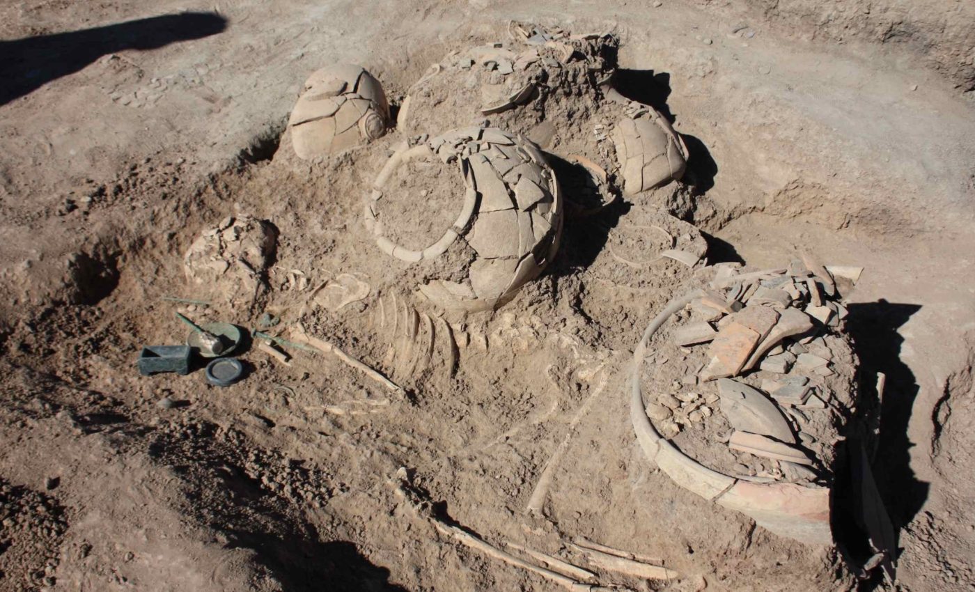 Archaeologists find a luxurious 4,000-year-old tomb for a teenager with gold jewelry and mysterious seals