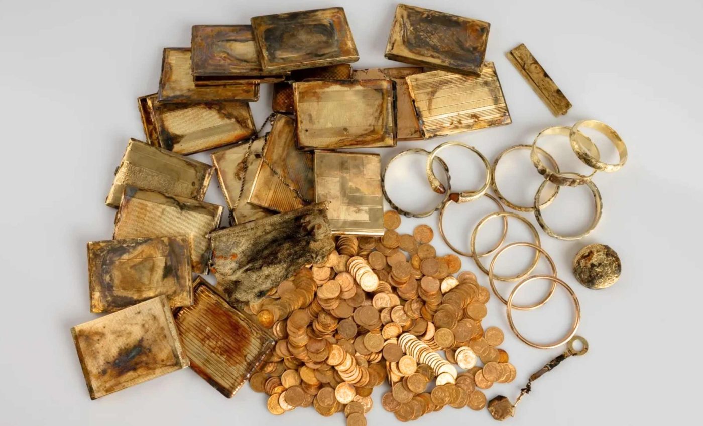 Hikers find a hidden treasure of gold coins dating from 1808 to 1915 in a stone wall